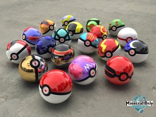 А в моде Pixelmon есть покеболлы (Pokeballs).