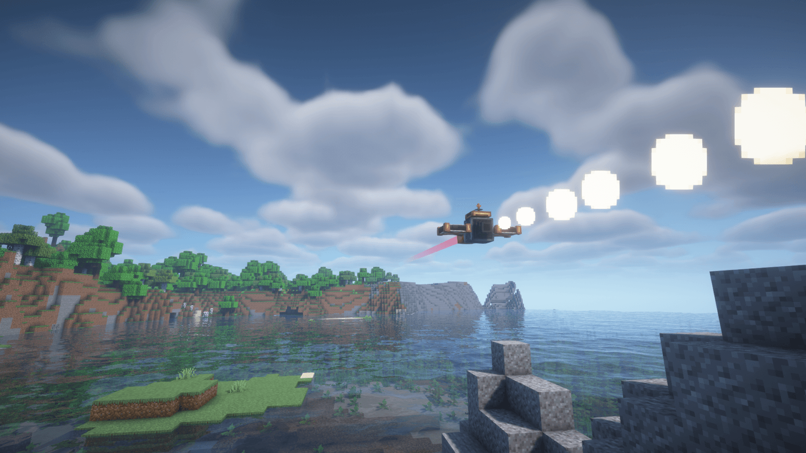 Содержит взрывчатую нагрузку, которая детонирует при приближении Содержит взрывчатую нагрузку, которая детонирует при приближении